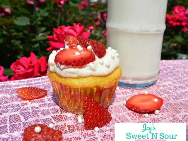 Vanilla Cupcakes With Strawberry Cream Cheese Frosting