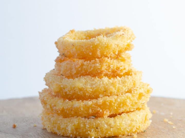 Easy Fried Onion Rings. This crispy restaurant quality Easy Fried Onions will make your taste buds sing. Perfect for helping create Easy Winter Meals With The Family.