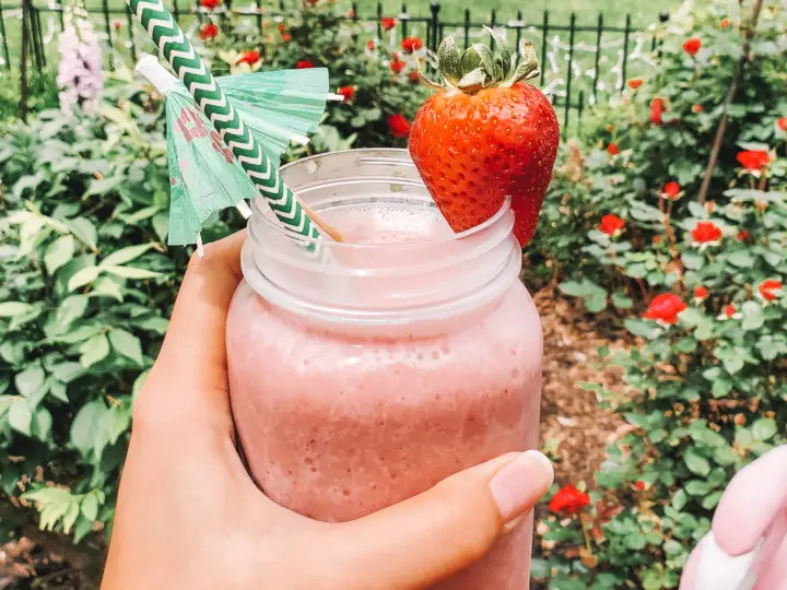 Banana Berry Zinger Smoothie. The Banana Berry Zinger Smoothie is the perfect spin on your regular smoothie routine. Its packed with fresh fruits and an herbal tea that is out of this world delicious. Read the full recipe on my blog at 