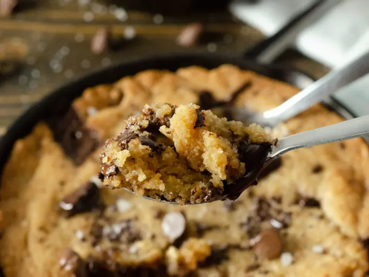 Chocolate Chip Skillet Cookie Scoop. This brown butter Chocolate Chip Skillet Cookie is packed with chunks of chocolate and topped with sea salt, it's the perfect dessert for two. The insanely soft center and crispy buttery edges will have you falling in love with this easy pizookie recipe.