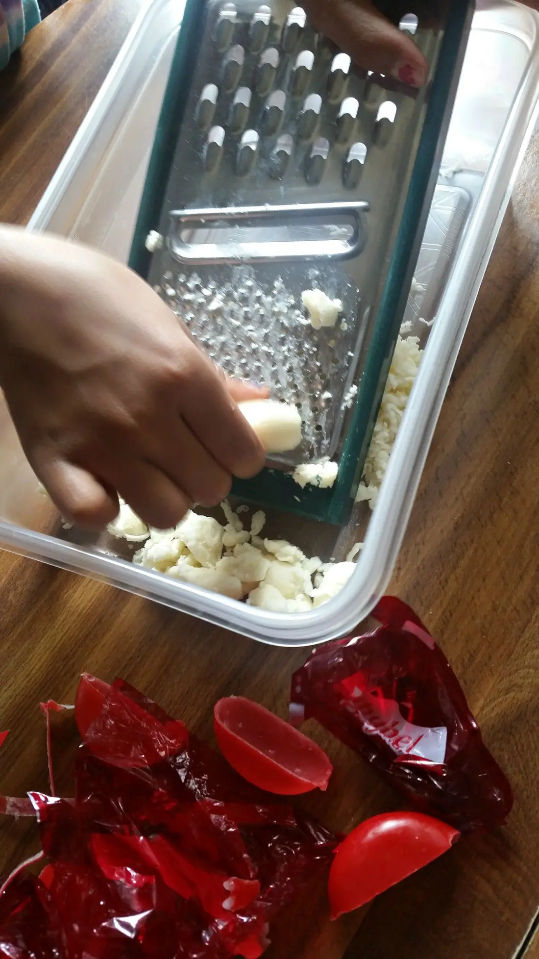 mini babybel pizzas cheese3. Bake up some kid-friendly mini babybel pizzas. They are perfect for quick weeknight dinners or easy to make weekend meals.