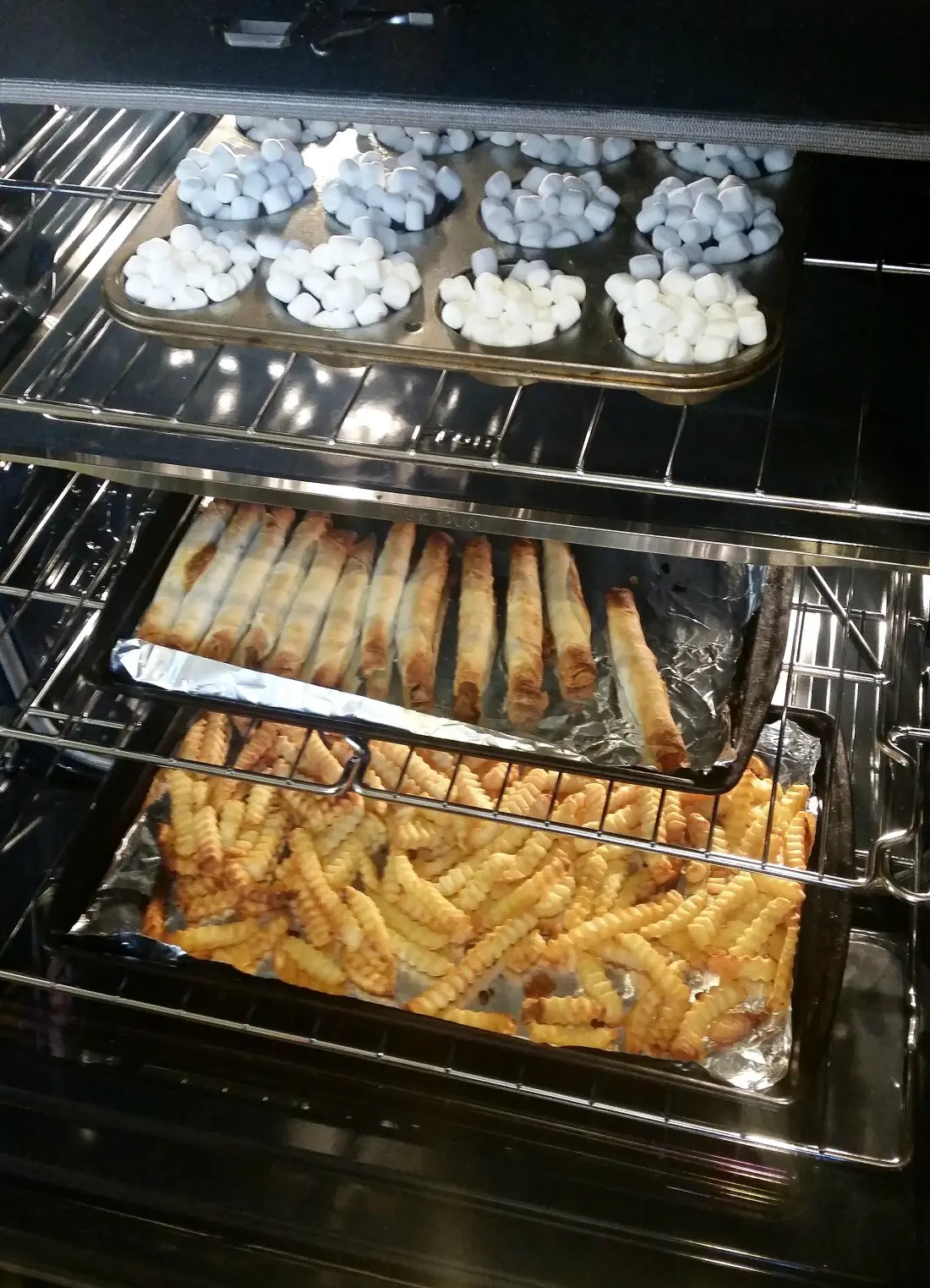 Learn how I am creating memorable meals with the Samsung Freestanding Dual Door Electric convection range. We love using our Samsung Convection Range to make smores bites, grab this easy recipe below!
