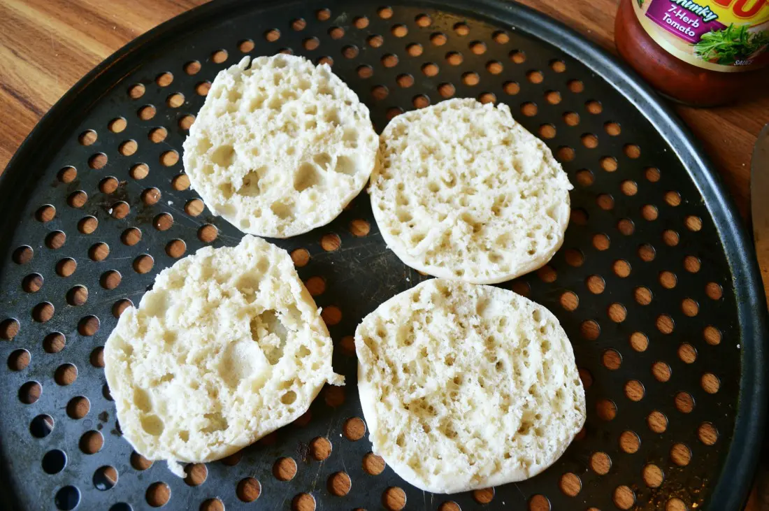 An easy and delicious recipe, this English muffin pizza is the perfect afterschool snack option. Add your favorite toppings and fully customize this mini personal pizza however you want.