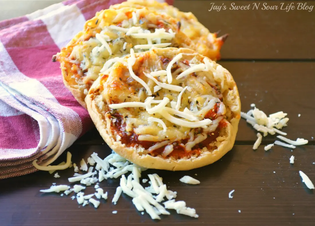 An easy and delicious recipe, this English muffin pizza is the perfect afterschool snack option. Add your favorite toppings and fully customize this mini personal pizza however you want.