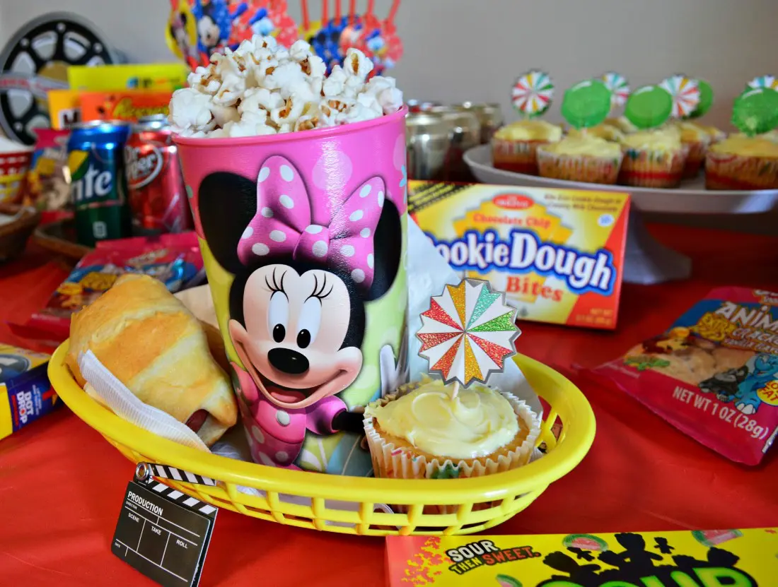 Simple and easy tips and tricks about How To Host A Kids Movie Themed Party on a budget. Create a fun kid's movie-themed party with a few decorations, some fun snacks, and a #CustomTV package from Verizon FiOS.