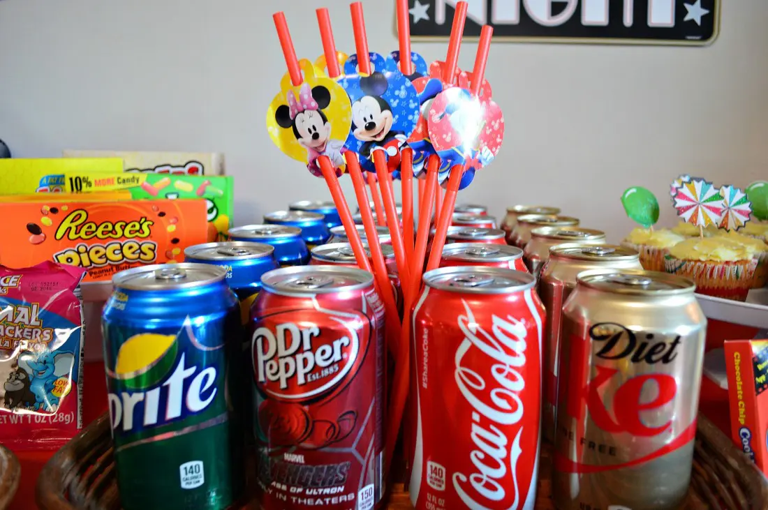 Simple and easy tips and tricks about How To Host A Kids Movie Themed Party on a budget. Create a fun kid's movie-themed party with a few decorations, some fun snacks, and a #CustomTV package from Verizon FiOS.