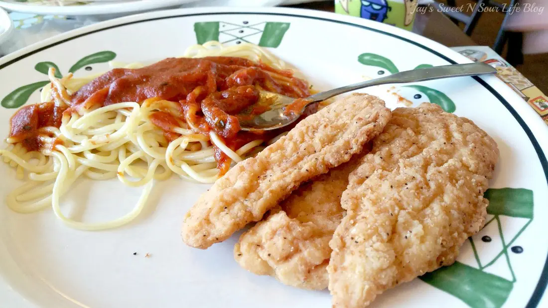 Lunch Time At Olive Garden creates a fun Family Food Adventure. Enjoy an array of delicious food options during Lunch Time at Olive Garden. Select from one of the many affordable lunch pairings, or order your classic favorites from the available menu.