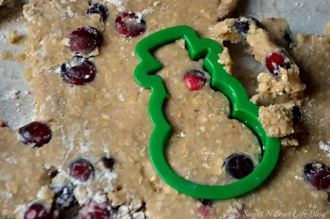 Cranberry Oatmeal Cookies Step 16. Bake up something delicious this holiday, my Moist Cranberry Oatmeal Cookies are a crowd-pleaser and perfect for your annual Christmas cookie exchange. Made with fresh cranberries and my secret ingredient, these cookies are guaranteed to put a smile on your family's face this holiday.