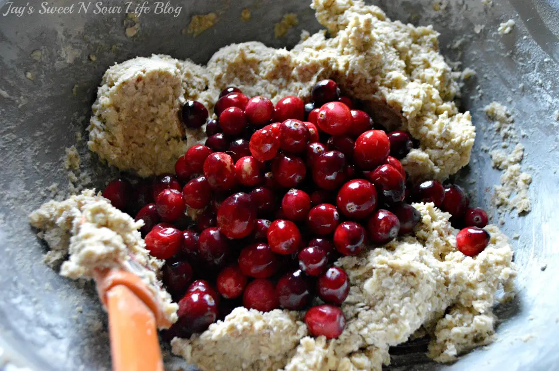 Cranberry Oatmeal Cookies Step 7. Bake up something delicious this holiday, my Moist Cranberry Oatmeal Cookies are a crowd-pleaser and perfect for your annual Christmas cookie exchange. Made with fresh cranberries and my secret ingredient, these cookies are guaranteed to put a smile on your family's face this holiday.
