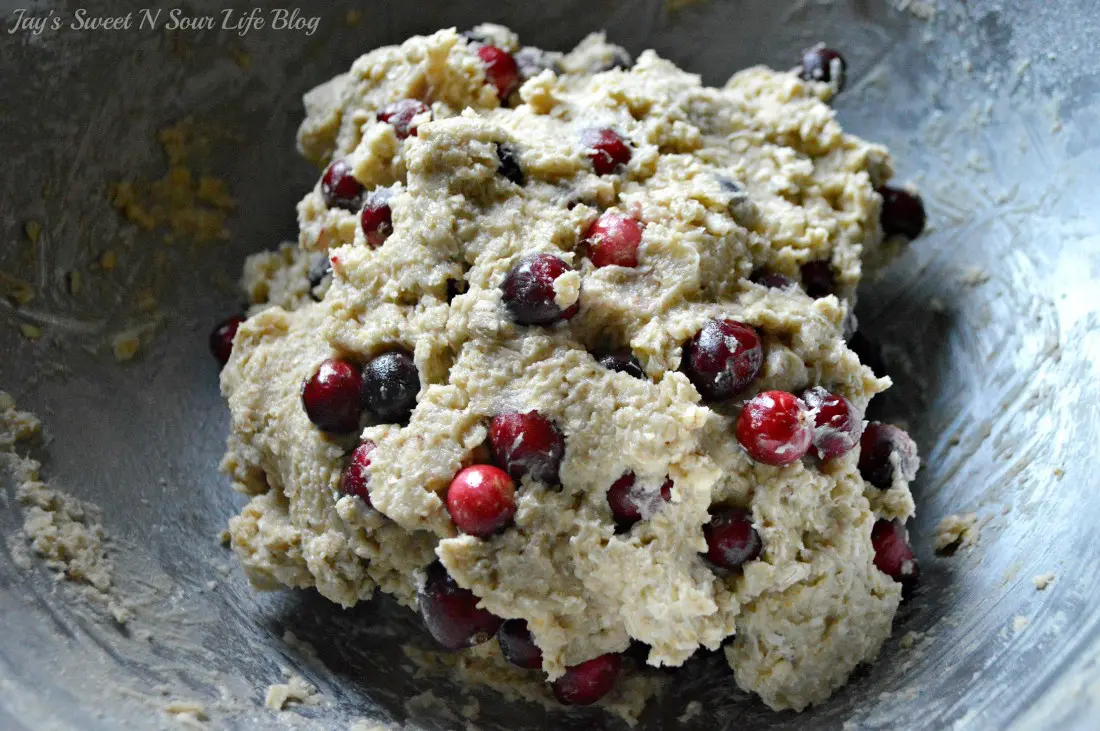 Cranberry Oatmeal Cookies Step 8. Bake up something delicious this holiday, my Moist Cranberry Oatmeal Cookies are a crowd-pleaser and perfect for your annual Christmas cookie exchange. Made with fresh cranberries and my secret ingredient, these cookies are guaranteed to put a smile on your family's face this holiday.