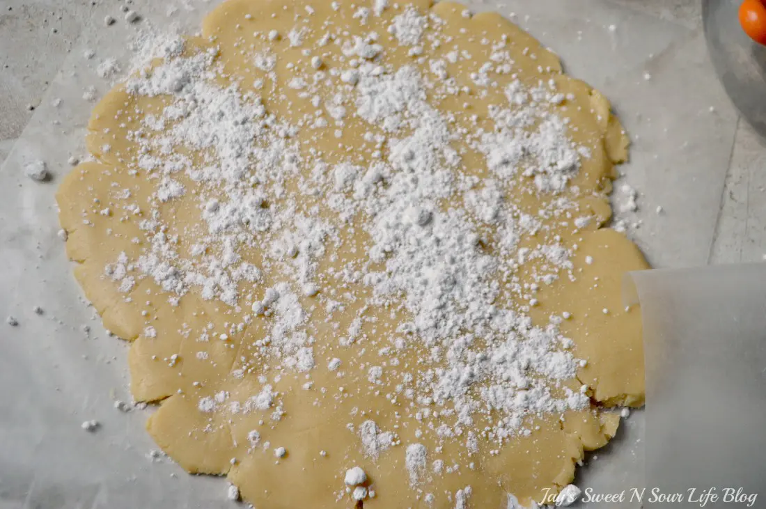 Santas milk and cookies latte Step 14. Treat Santa to his very own Santa's Milk and Cookies Latte, paired with a buttery snowflake cookie perfect for dipping. No milk frother needed, this delicious sugar cookie flavored latte and snowflake cookies make the perfect holiday treat duo.