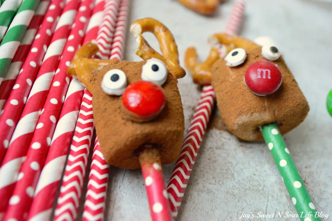 Insanely cute and festive Holiday Marshmallow Dippers, perfect for dipping into a warm cup of eggnog hot chocolate. Learn how to make these easy snowmen, reindeer, and gingerbread man marshmallow Dippers in just a few steps.