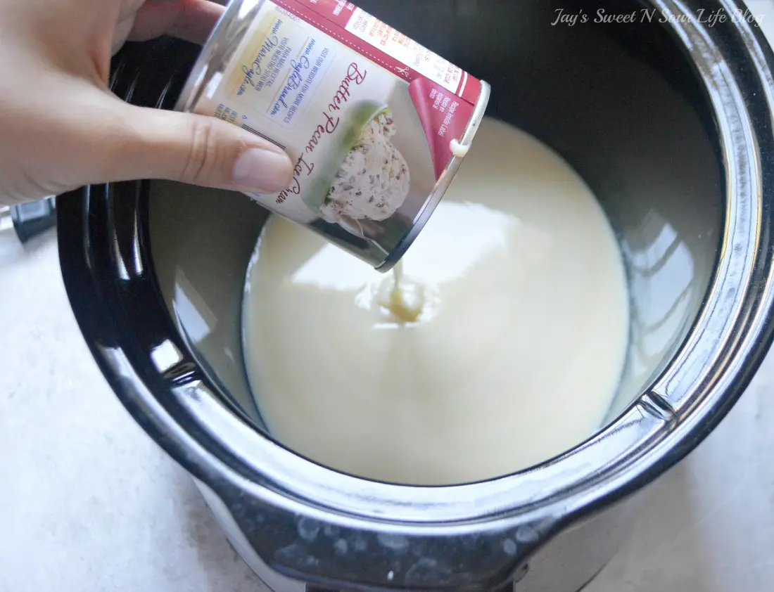 Eggnog Hot Chocolate Step 1. This decadent Eggnog Hot Chocolate is the perfect holiday drink for Christmas Parties. Made in the slow cooker, this eggnog infused hot chocolate is smooth, creamy, chocolatey, and easy to make.