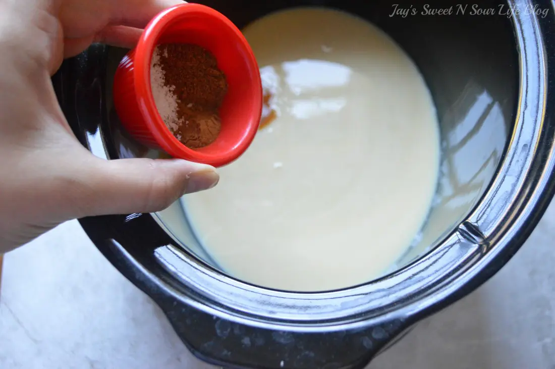 Eggnog Hot Chocolate Step 3. This decadent Eggnog Hot Chocolate is the perfect holiday drink for Christmas Parties. Made in the slow cooker, this eggnog infused hot chocolate is smooth, creamy, chocolatey, and easy to make.