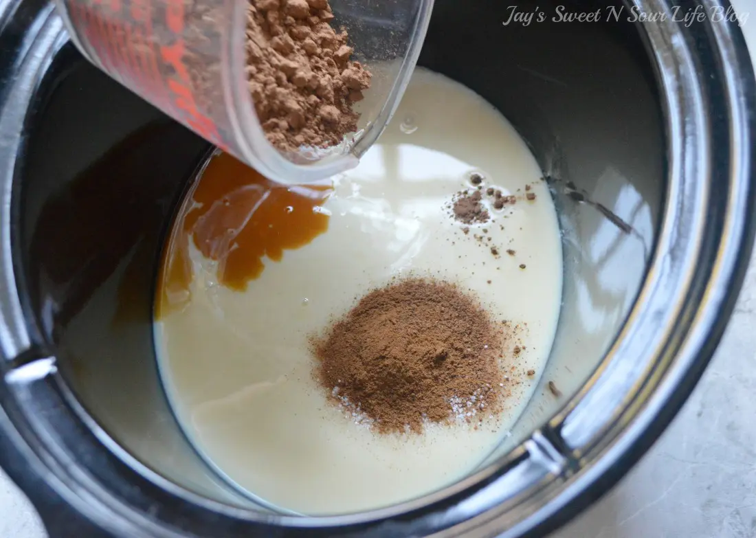 Eggnog Hot Chocolate Step 4. This decadent Eggnog Hot Chocolate is the perfect holiday drink for Christmas Parties. Made in the slow cooker, this eggnog infused hot chocolate is smooth, creamy, chocolatey, and easy to make.