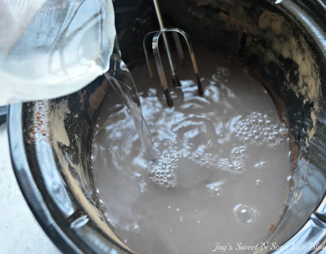 Eggnog Hot Chocolate Step 7. This decadent Eggnog Hot Chocolate is the perfect holiday drink for Christmas Parties. Made in the slow cooker, this eggnog infused hot chocolate is smooth, creamy, chocolatey, and easy to make.