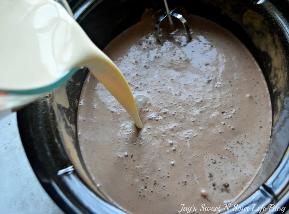 Eggnog Hot Chocolate Step 9. This decadent Eggnog Hot Chocolate is the perfect holiday drink for Christmas Parties. Made in the slow cooker, this eggnog infused hot chocolate is smooth, creamy, chocolatey, and easy to make.