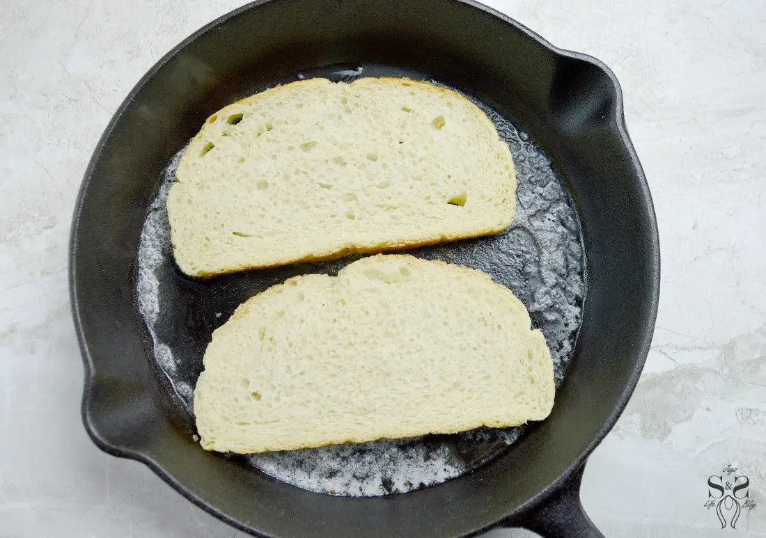 Turkey Pesto Grilled Cheese Step 1. If you are looking for that restaurant&nbsp;quality bistro sandwich, look no further. Bring the bistro home when you try my Turkey Pesto Grilled Cheese.