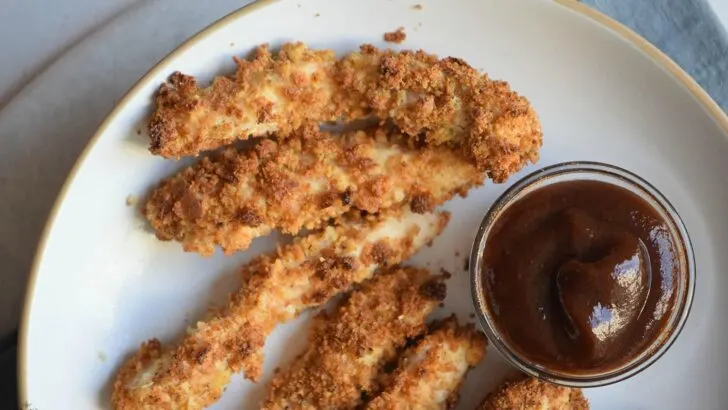 Easy Spicy Chicken Tenders. Spicy Chicken Strips are perfect for weeknight dinners. It's an easy and quick recipe that only takes a few minutes to fry up, yet it is packed full of flavor and super addictive.