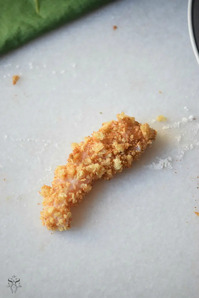 Easy Spicy Chicken Strips Step 12. Spicy Chicken Strips are perfect for weeknight dinners. It's an easy and quick recipe that only takes a few minutes to fry up, yet it is packed full of flavor and super addictive.