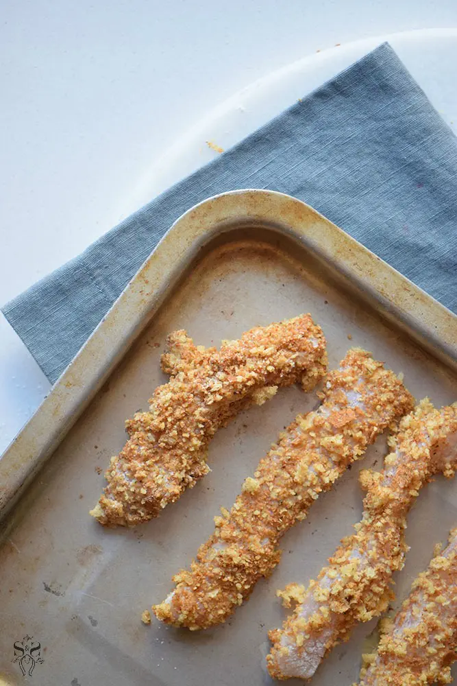 Easy Spicy Chicken Strips Step 14. Spicy Chicken Strips are a great dinner for school nights. Not only does it take a few minutes for it to fry up, but it is packed full of flavor and my kids love it.