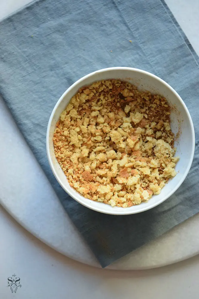 Easy Spicy Chicken Strips Step 3. Spicy Chicken Strips are perfect for weeknight dinners. It's an easy and quick recipe that only takes a few minutes to fry up, yet it is packed full of flavor and super addictive.