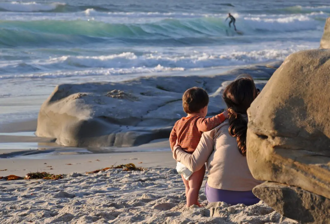 Mother_and_Child_Watching_Surfers_-Courtesy_Lisa_Field_SanDiego.org (3)