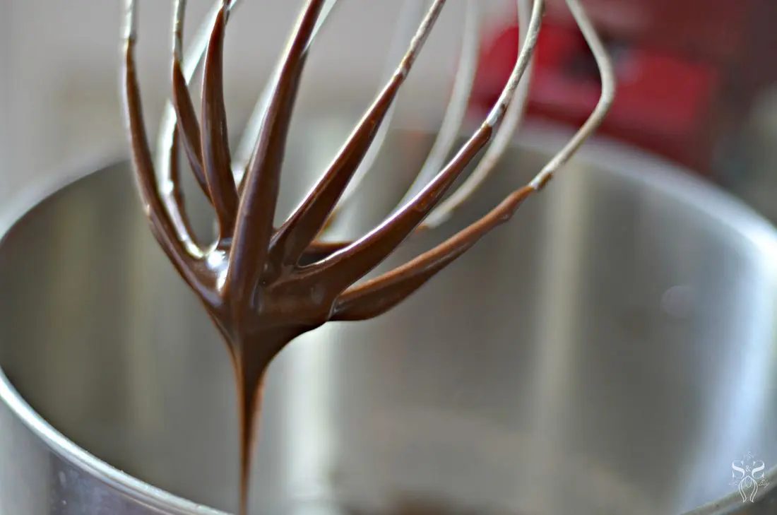 Treat your student to a delicious afterschool snack with these chocolate-dipped brownies. Use your favorite boxed brownie mix for an easy afterschool snack treat.