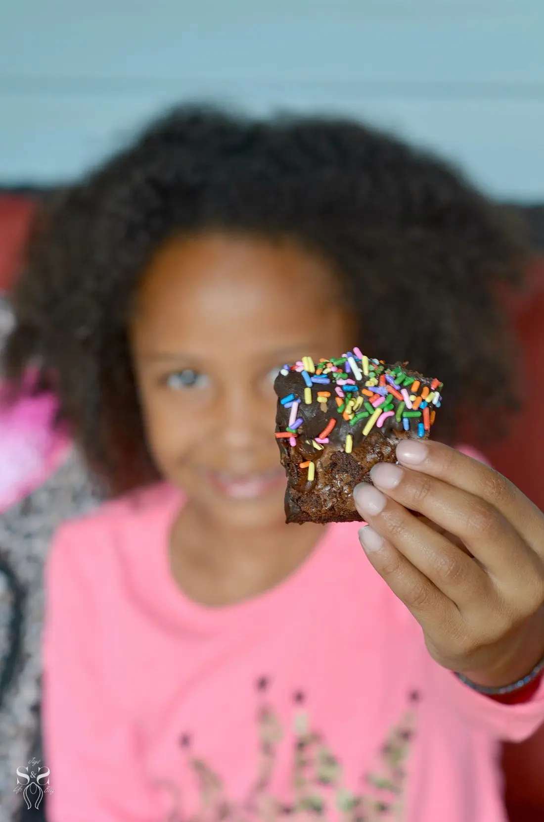 Treat your student to a delicious afterschool snack with these chocolate-dipped brownies. Use your favorite boxed brownie mix for an easy afterschool snack treat.