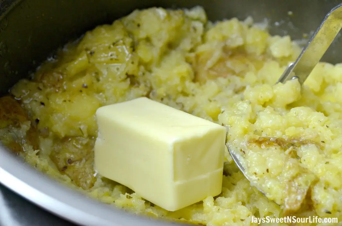Instant Pot Lemon and Herb Chicken Step 24. From prep to finish my Instant Pot Lemon and Herb Chicken and Mashed Potatoes are ready in just 30 minutes. Amazingly flavorful with a savory lemon and herb sauce, this chicken dinner easily feeds a family of 5.