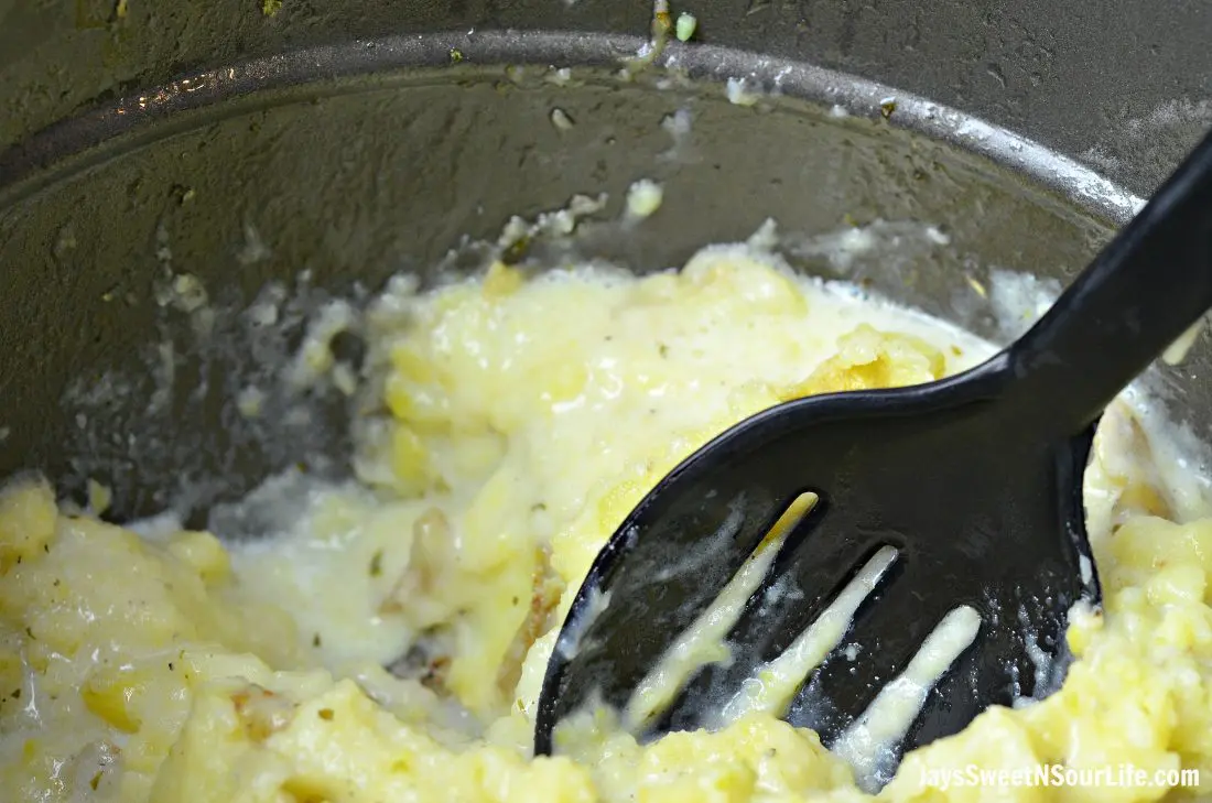 Instant Pot Lemon and Herb Chicken Step 25. From prep to finish my Instant Pot Lemon and Herb Chicken and Mashed Potatoes are ready in just 30 minutes. Amazingly flavorful with a savory lemon and herb sauce, this chicken dinner easily feeds a family of 5.