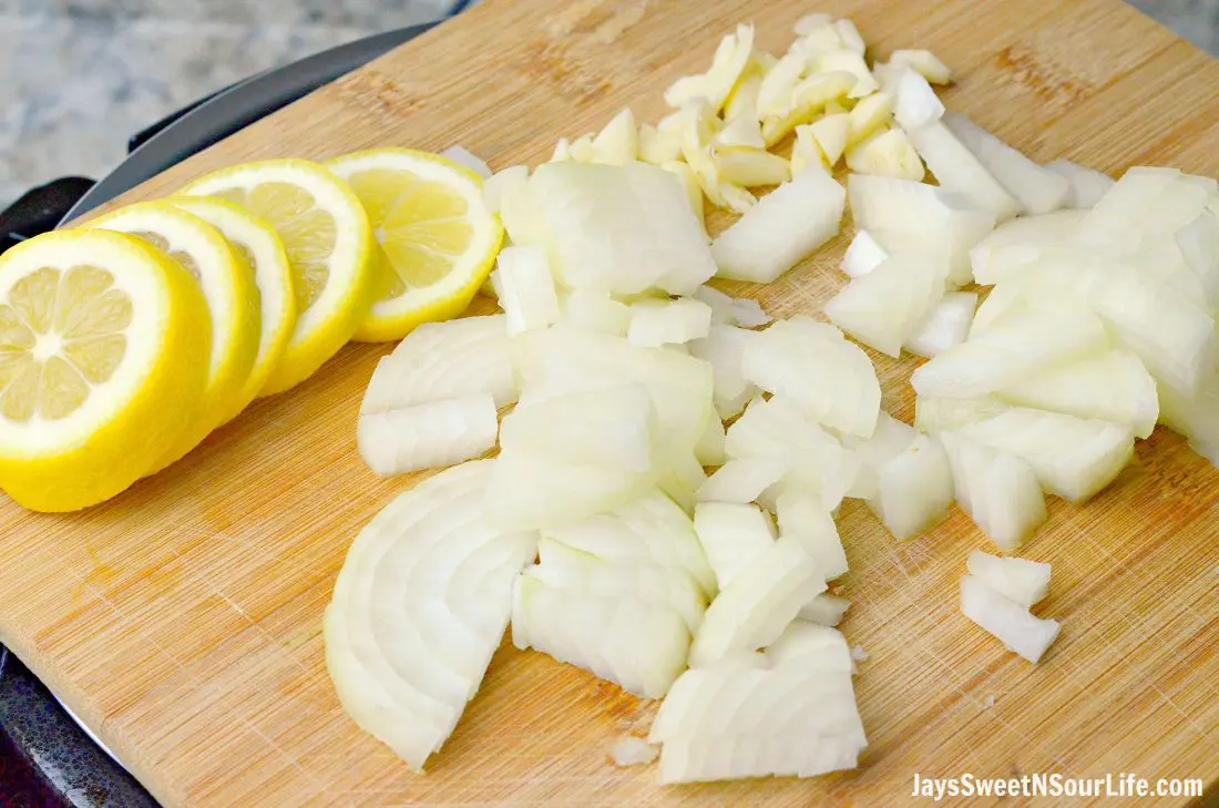 Instant Pot Lemon and Herb Chicken Step 3. From prep to finish my Instant Pot Lemon and Herb Chicken and Mashed Potatoes are ready in just 30 minutes. Amazingly flavorful with a savory lemon and herb sauce, this chicken dinner easily feeds a family of 5.