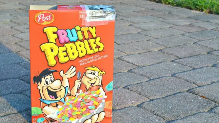 Make your very own DIY Fruity Pebbles Solar Eclipse Viewer for the Great American Eclipse of 2017. An easy-to-follow DIY Solar Eclipse Viewer you can make using tools you probably have lying around the house. This easy-to-make Solar Eclipse Viewer is perfect for families!