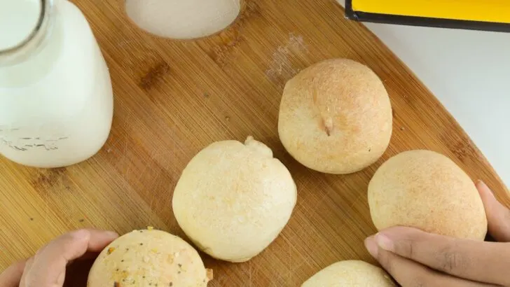 Concouring Hunger With After School Snacks, today I am sharing Our MIDDLES&trade; Story. Cole's new MIDDLES are frozen mini bagels that are stuff with different flavors, pop them in the microwave or oven for a tasty afterschool snack.