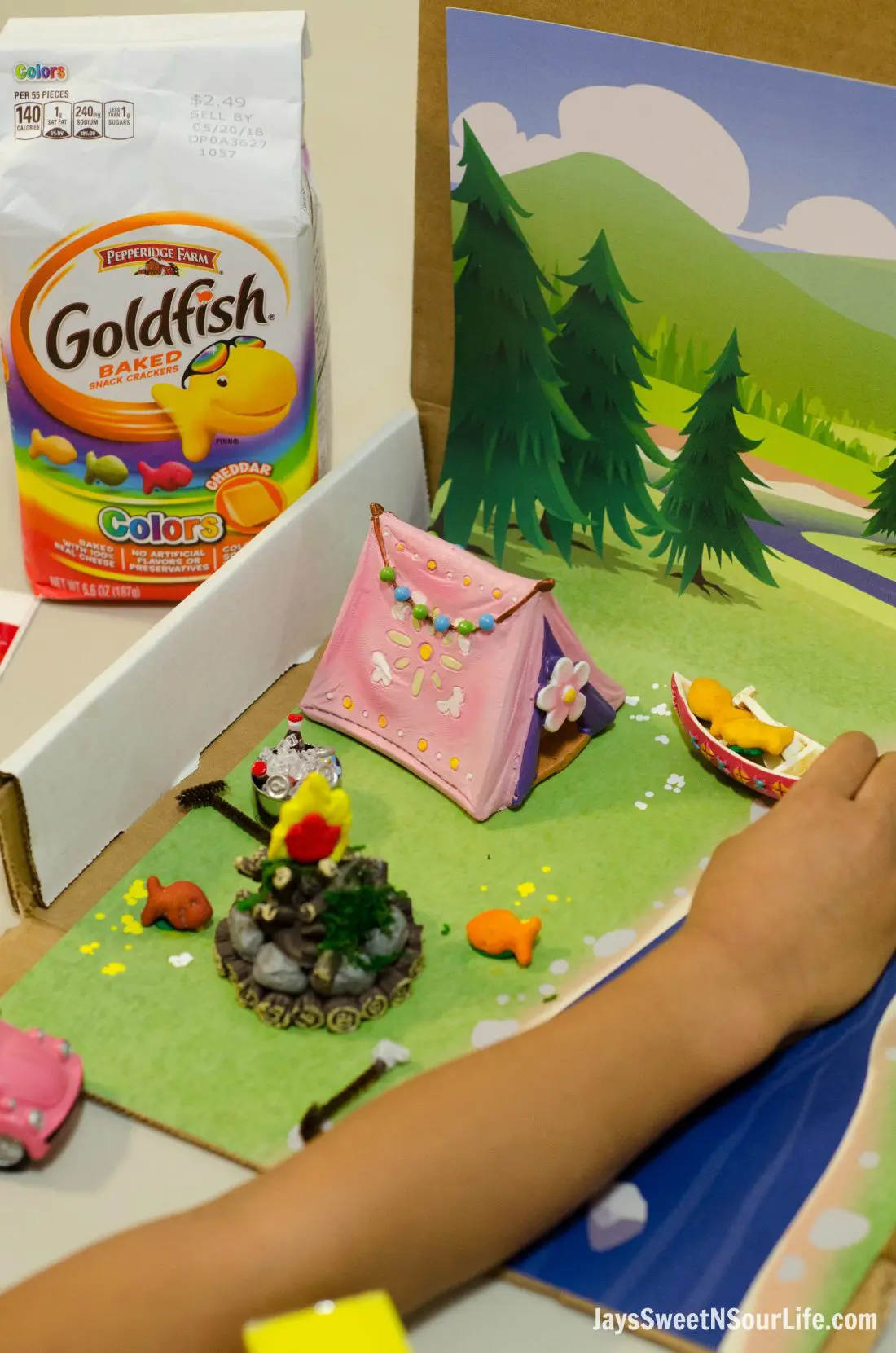 Creating Goldfish Tales with your kids are a fun way to spend your afternoons together. Create a stop motion video and share your families story. Setting the stage for the stop motion film is just as much fun as eating the Goldfish Crackers.
