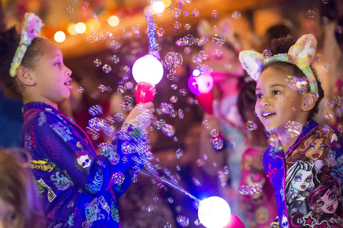 Spend some family time at the Great Wolf Lodge Williamsburg during their Spring-A-Palooza. Look out for their Bubble Dance Party packed with lots of adancing and bubbles.