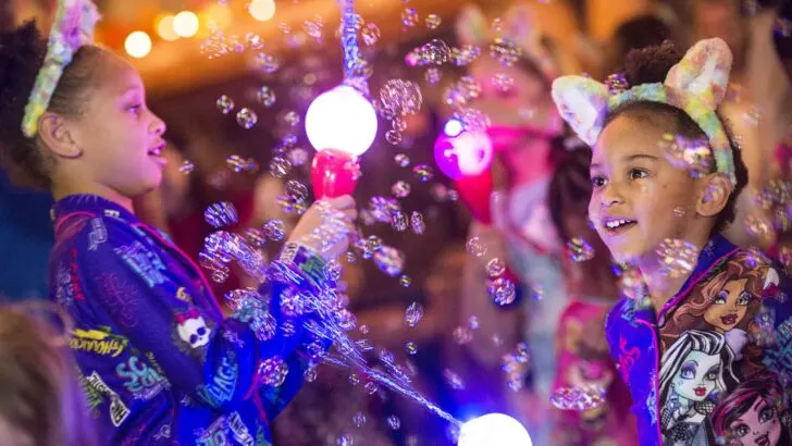 Spend some family time at the Great Wolf Lodge Williamsburg during their Spring-A-Palooza. Look out for their Bubble Dance Party packed with lots of adancing and bubbles.
