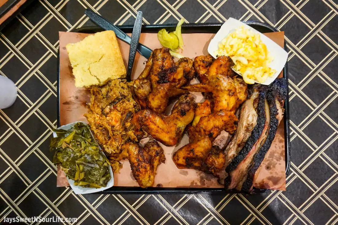 The Smoke Pit - Visit Cabarrus County Food platter. A Large Families Adventure Guide To Cabarrus County - North Carolina - via JaysSweetNSourLife.com.