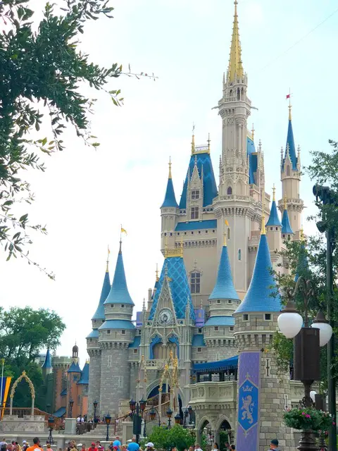 Disney World Castle Orlando Flordia. The Best Meals Under Twenty Dollars in Walt Disney World - via JaysSweetNSourLife.com.