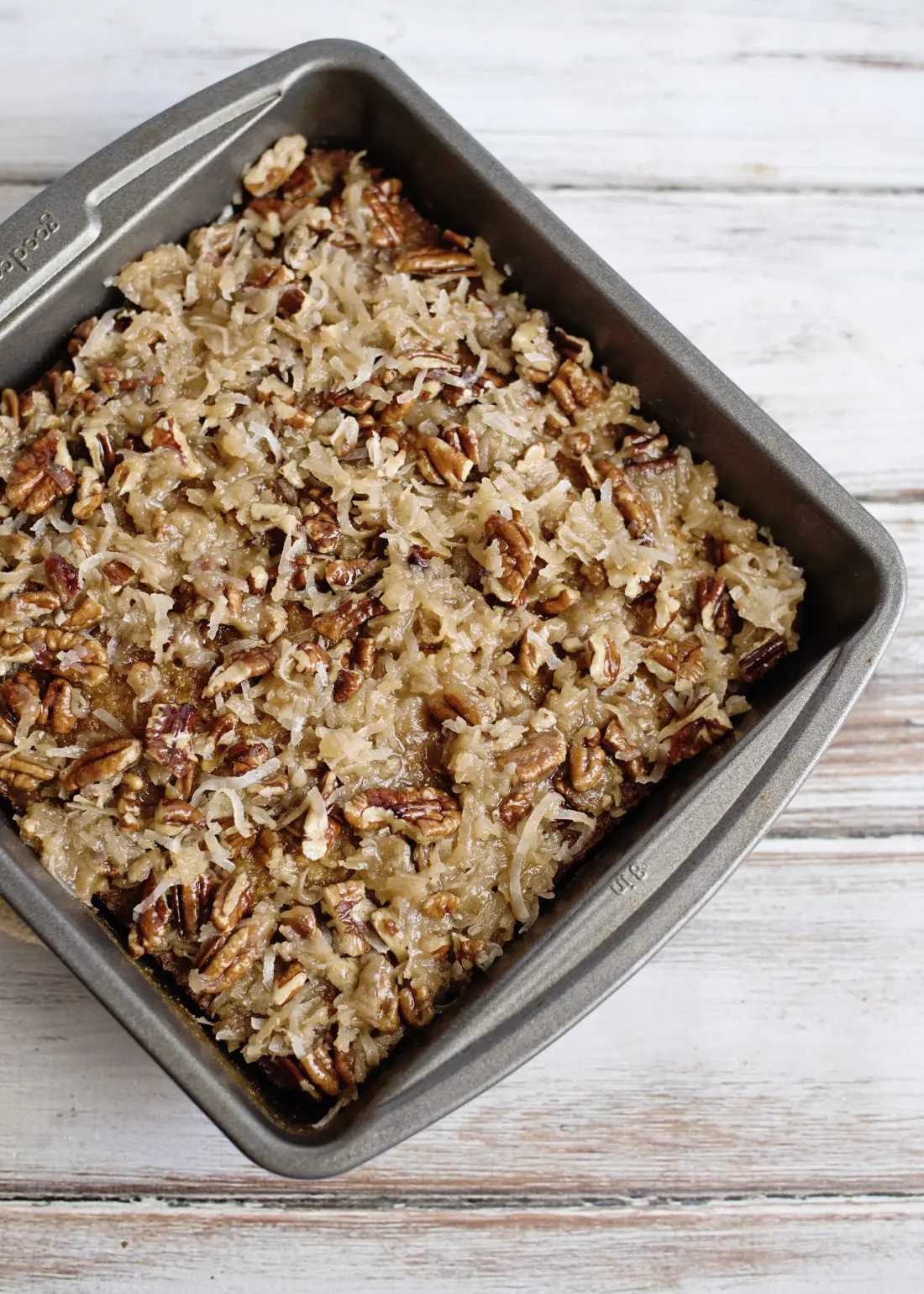 Straight out of the oven you can find this delicious Oatmeal Cake with Coconut Pecan Frosting. Easy to make and perfect for the whole family, serve right from the pan to your plate.