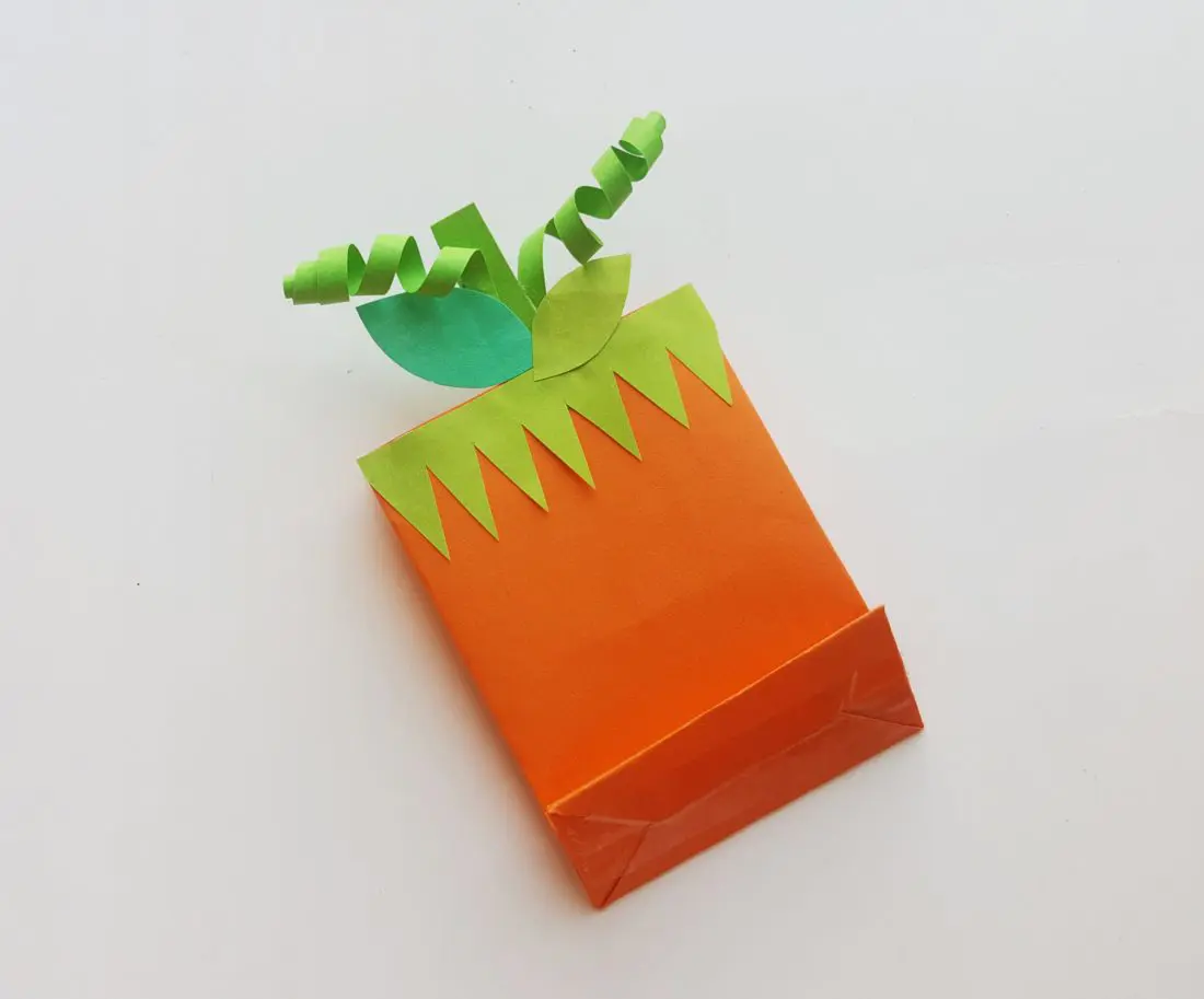 Pumpkin Trick or Treat Bag Step 4. These cute pumpkin trick or treat bags are perfect for Halloween themed class parties, easy to follow and fun to hand out to friends.