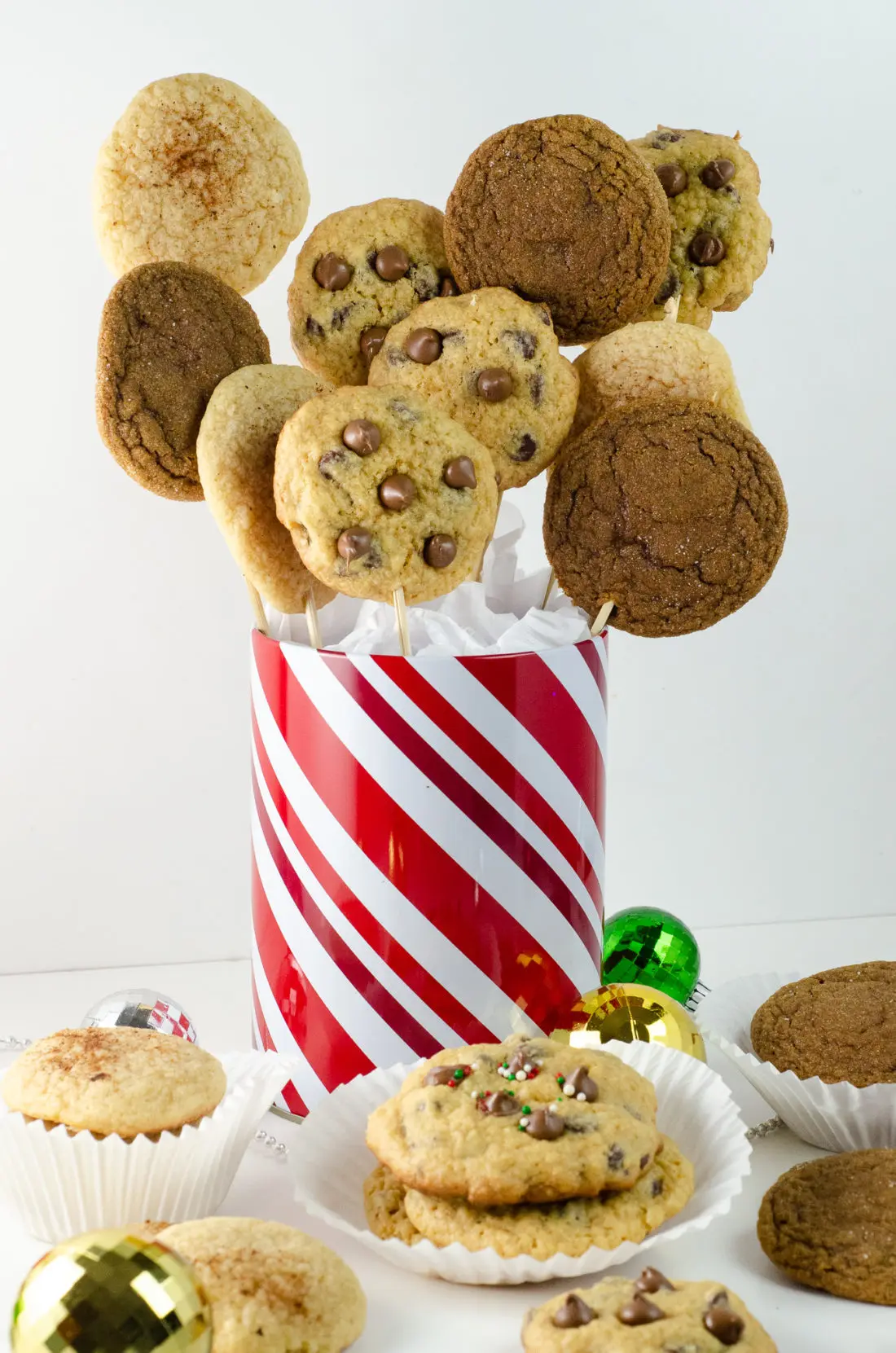 Holiday Teachers Gift Ideas Cookies. Nothing says "Happy Holidays" like a Holiday Teachers Gift. Read more about my three fun Holiday Teachers Gift Ideas for your family to try this holiday season.