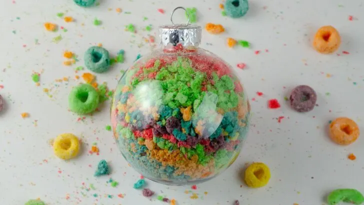 Christmas Ornament Ideas for Kids Using Cereal Abstract Art Ornament closeup. It's time to let the kids be the boss for this new kid-friendly&nbsp;Christmas DIY. Rethink Cereal with somr my Christmas Ornament Ideas for Kids Using Cereal.