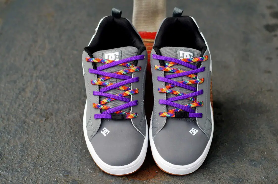 Shoe Easy Tie Dual Colored-Shoelaces. Easy Tie shoelaces work by providing the ideal conditions for learning to tie. Read more about the hottest gifts of the season on my blog.