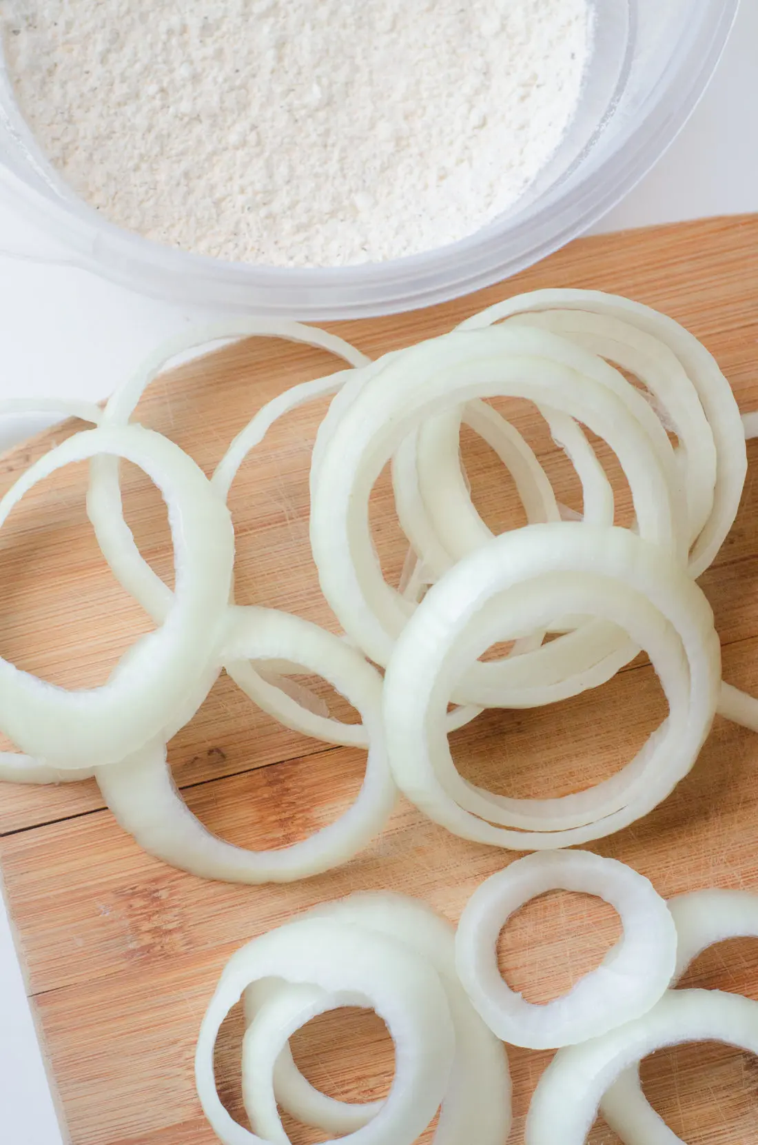Easy Fried Onion Rings Step 2. This crispy restaurant quality Easy Fried Onions will make your taste buds sing. Perfect for helping create Easy Winter Meals With The Family.