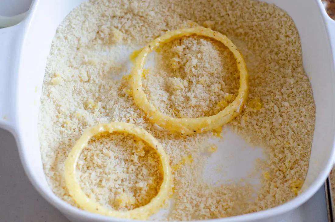 Easy Fried Onion Rings Step 3. This crispy restaurant quality Easy Fried Onions will make your taste buds sing. Perfect for helping create Easy Winter Meals With The Family.