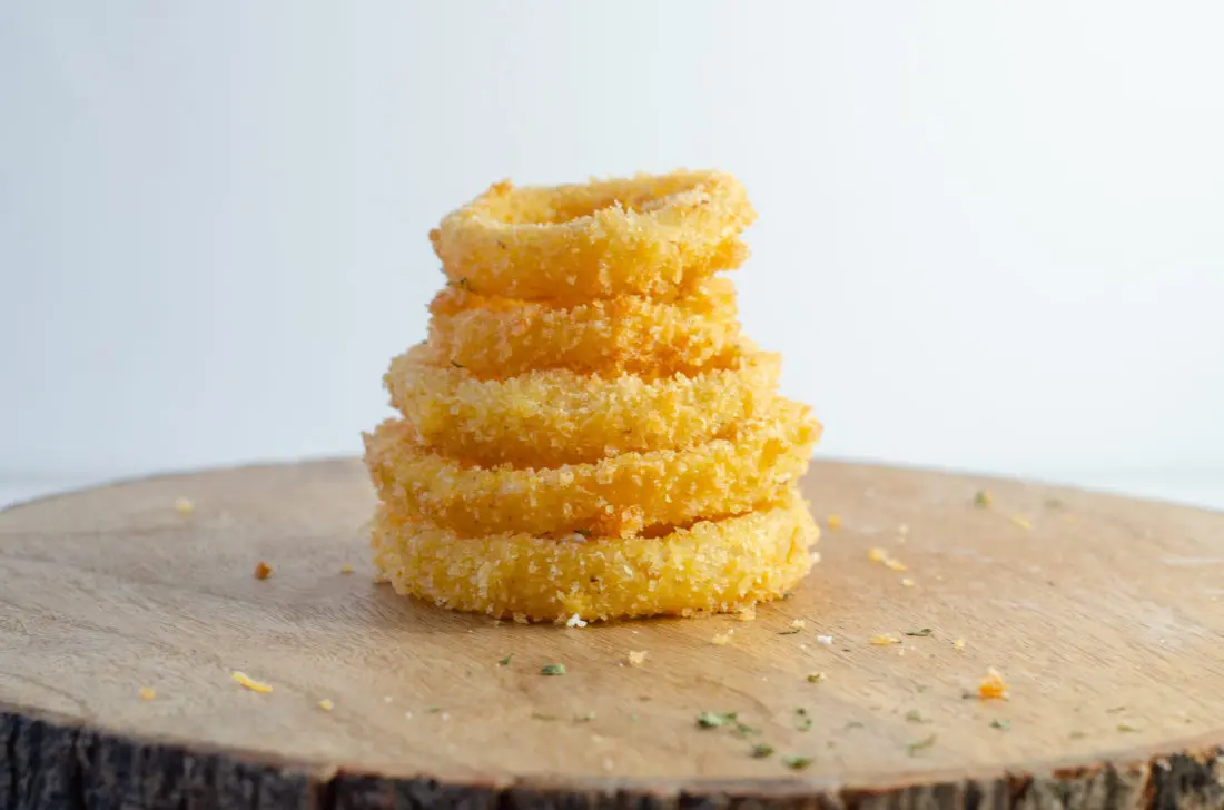 Easy Fried Onion Rings Closeup. This crispy restaurant quality Easy Fried Onions will make your taste buds sing. Perfect for helping create Easy Winter Meals With The Family.