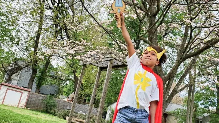 Esuun She Ra Season 2 Costume. Mark your calendars because on April 26th DreamWorks She-Ra and the Princesses of Power is roaring back to Netflix for the Honor of Grayskull. The series creator promises there will be cool new characters and story lines that didn't make it into the first season of She-Ra.