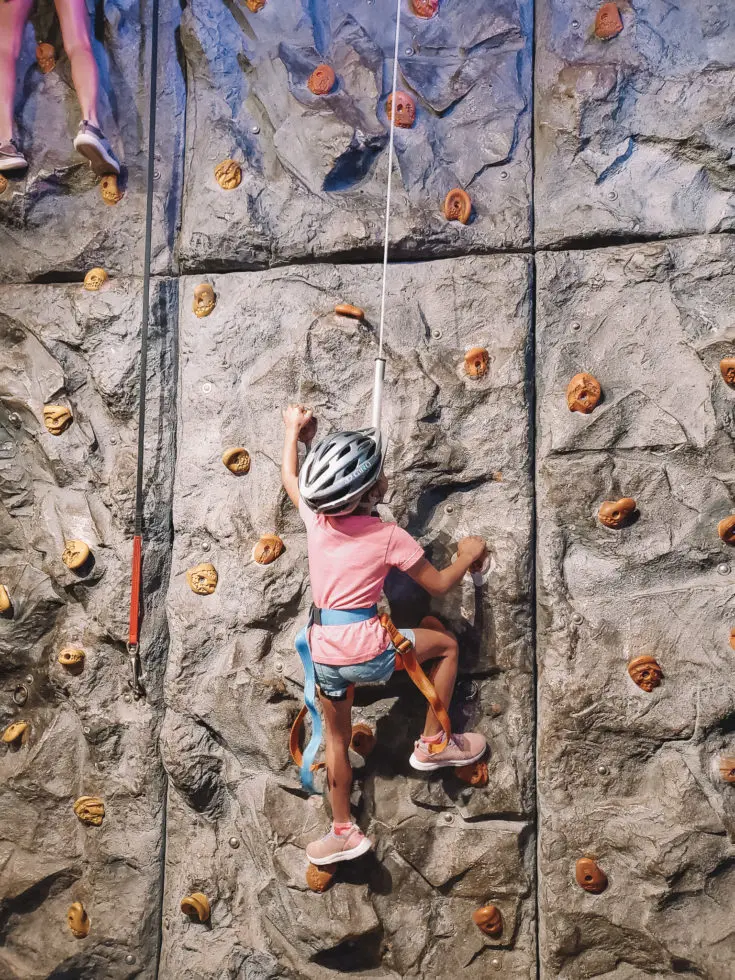 WonderWorks Rock Climbing Esuun. One of the top&nbsp;things to do in Pigeon Forge, WonderWorks Indoor Amusement park, is one of the best&nbsp;Pigeon Forge Attractions. With over 35,000 square feet of &ldquo;edu-tainment,&rdquo; WonderWorks is an amusement park for the mind. Read our full review on the blog.