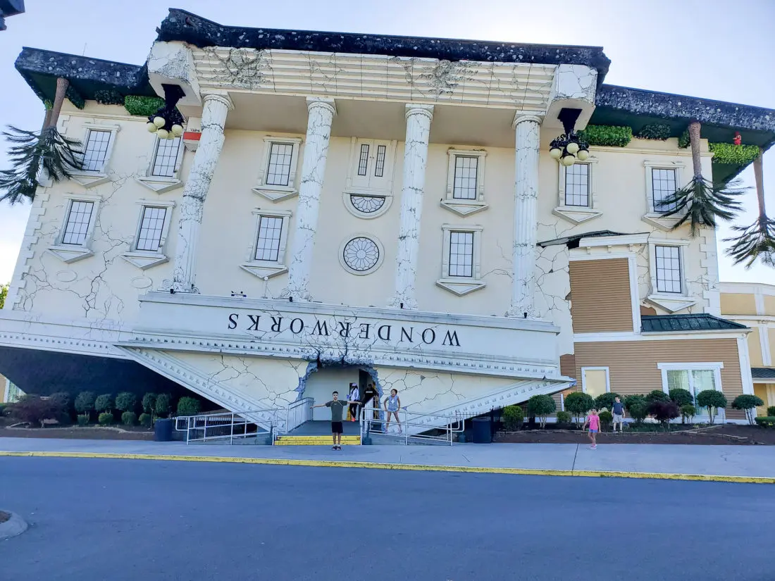 WonderWorks Pigeon Forge, TN. One of the top&nbsp;things to do in Pigeon Forge, WonderWorks Indoor Amusement park, is one of the best&nbsp;Pigeon Forge Attractions. With over 35,000 square feet of &ldquo;edu-tainment,&rdquo; WonderWorks is an amusement park for the mind. Read our full review on the blog.